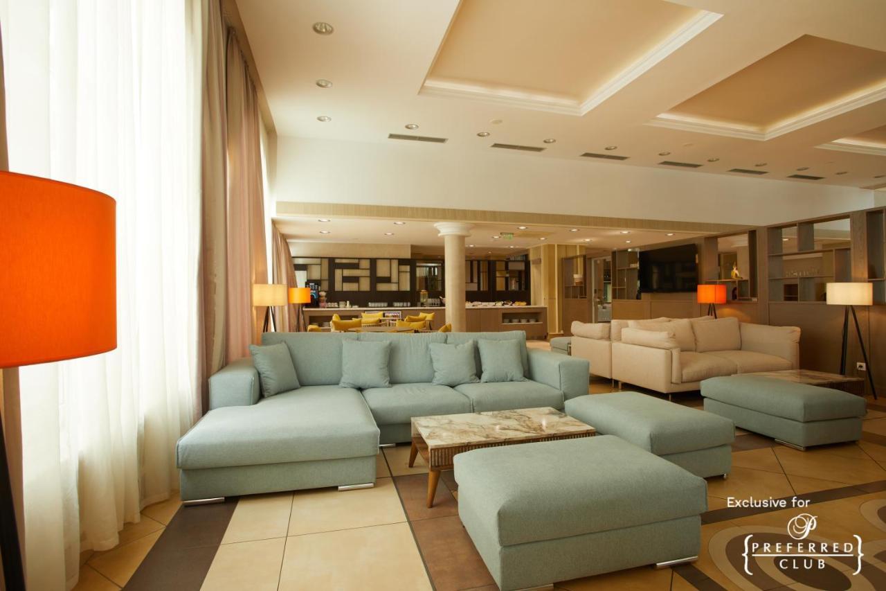 Dreams Sunny Beach Resort And Spa Dış mekan fotoğraf Club Lounge at the airport