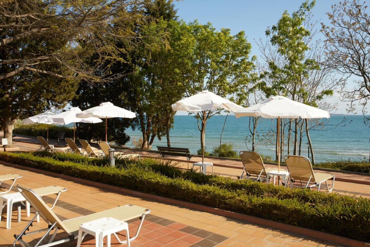 Dreams Sunny Beach Resort And Spa Dış mekan fotoğraf The promenade of Nea Vrasna