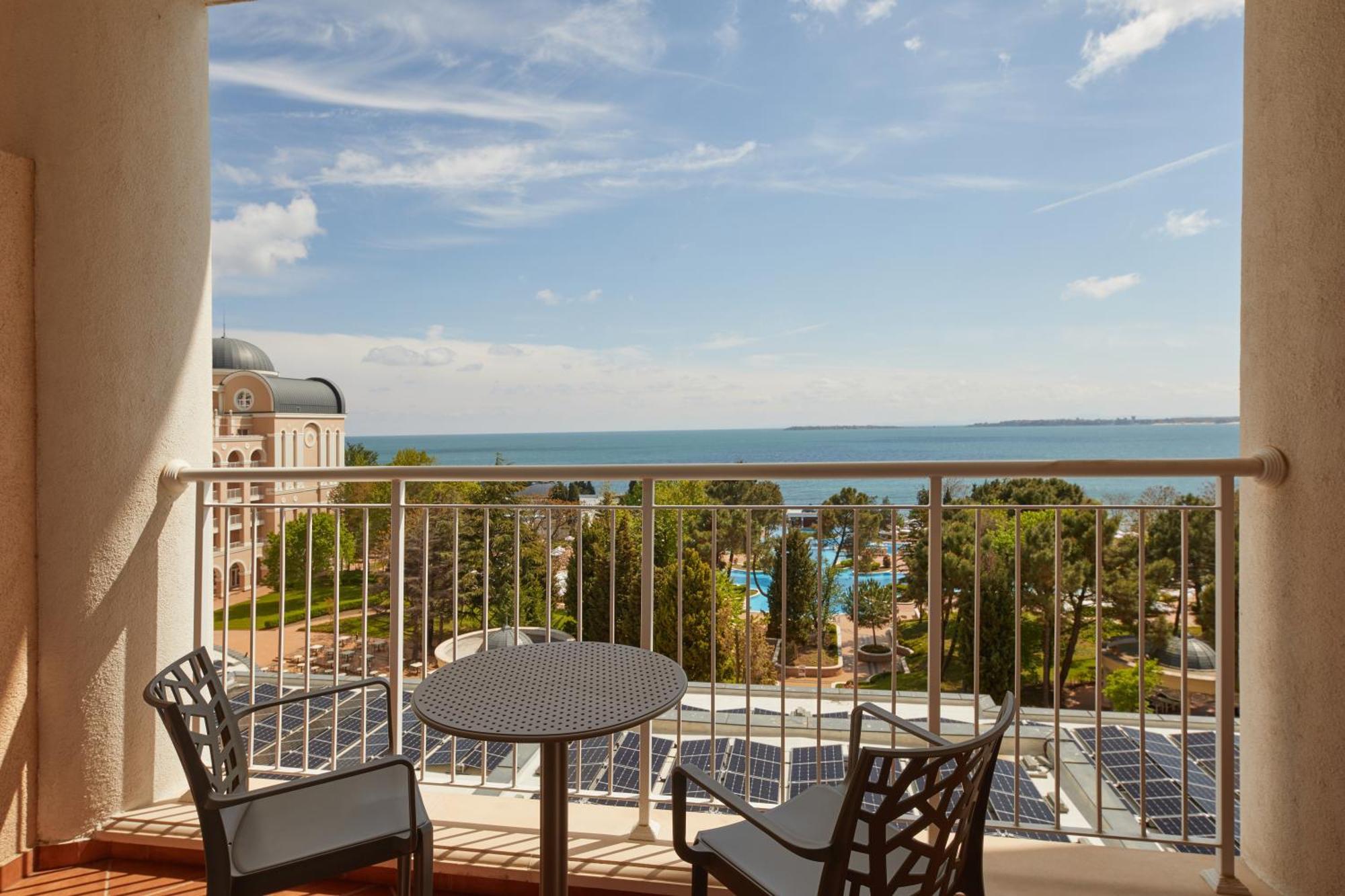 Dreams Sunny Beach Resort And Spa Oda fotoğraf Balcony of a hotel room
