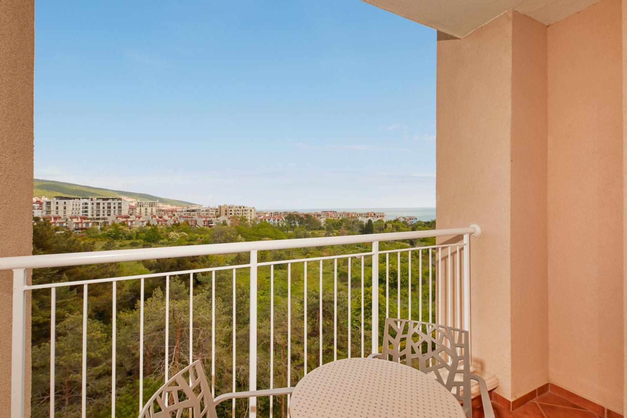 Dreams Sunny Beach Resort And Spa Oda fotoğraf A balcony