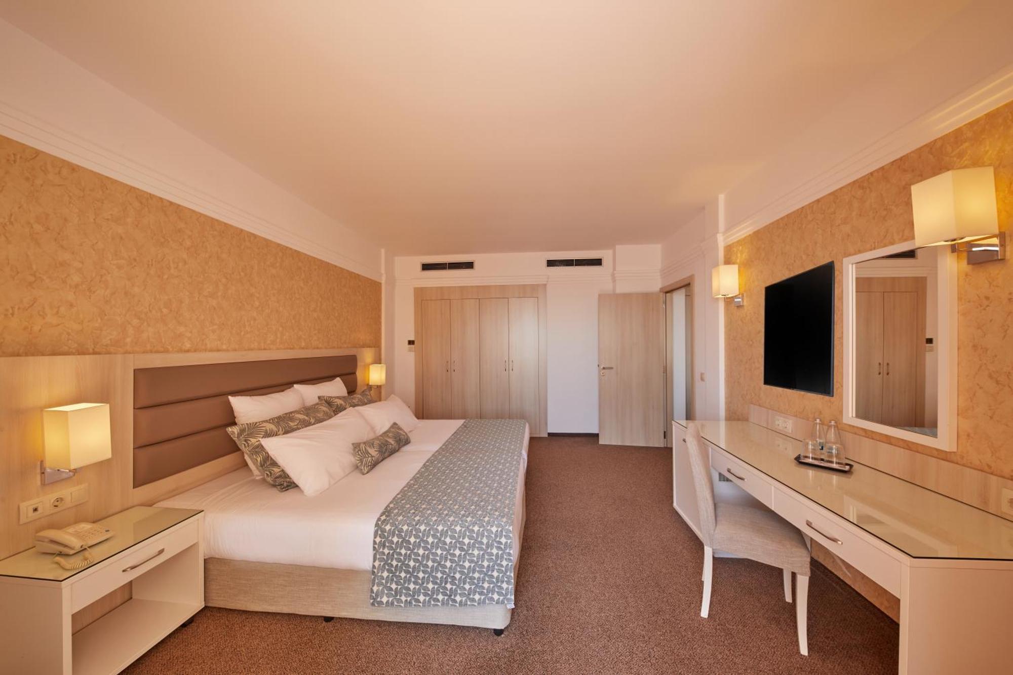 Dreams Sunny Beach Resort And Spa Oda fotoğraf A room at the hotel