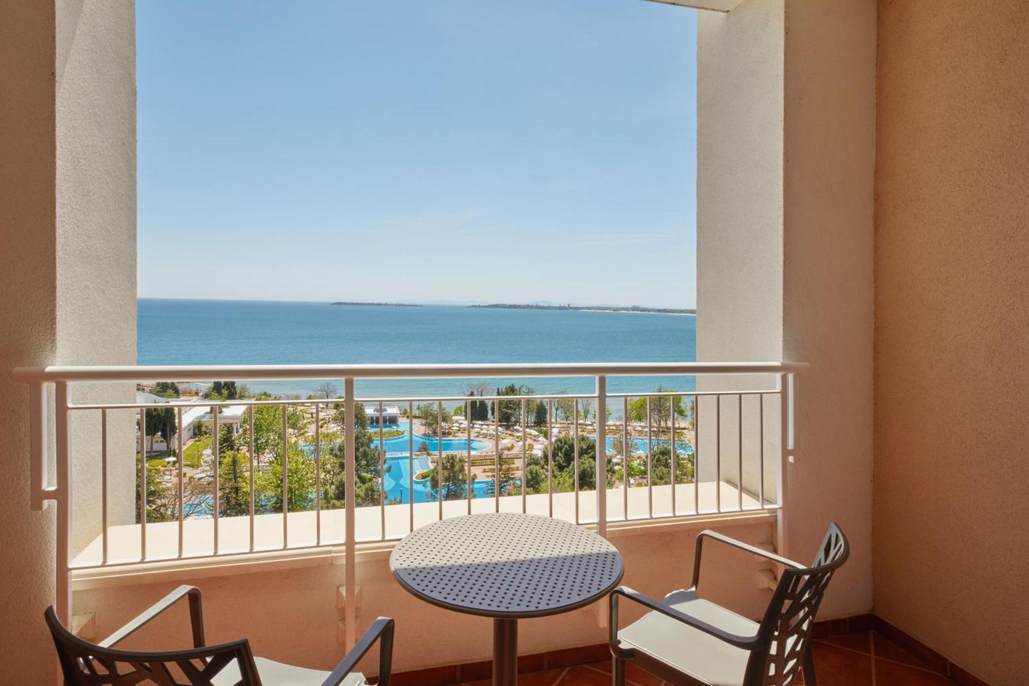 Dreams Sunny Beach Resort And Spa Dış mekan fotoğraf Balcony of a hotel room
