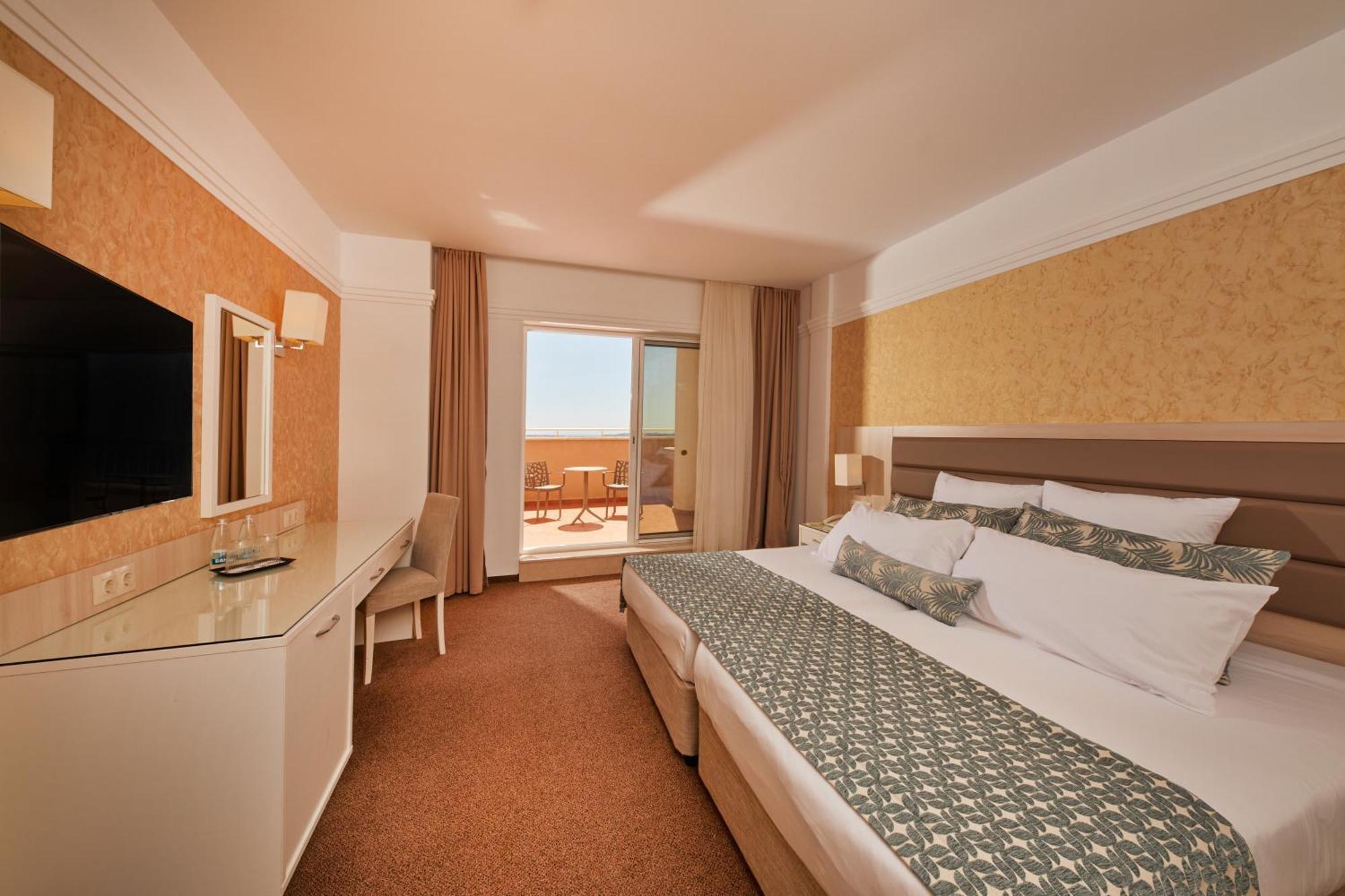 Dreams Sunny Beach Resort And Spa Oda fotoğraf A room at the hotel