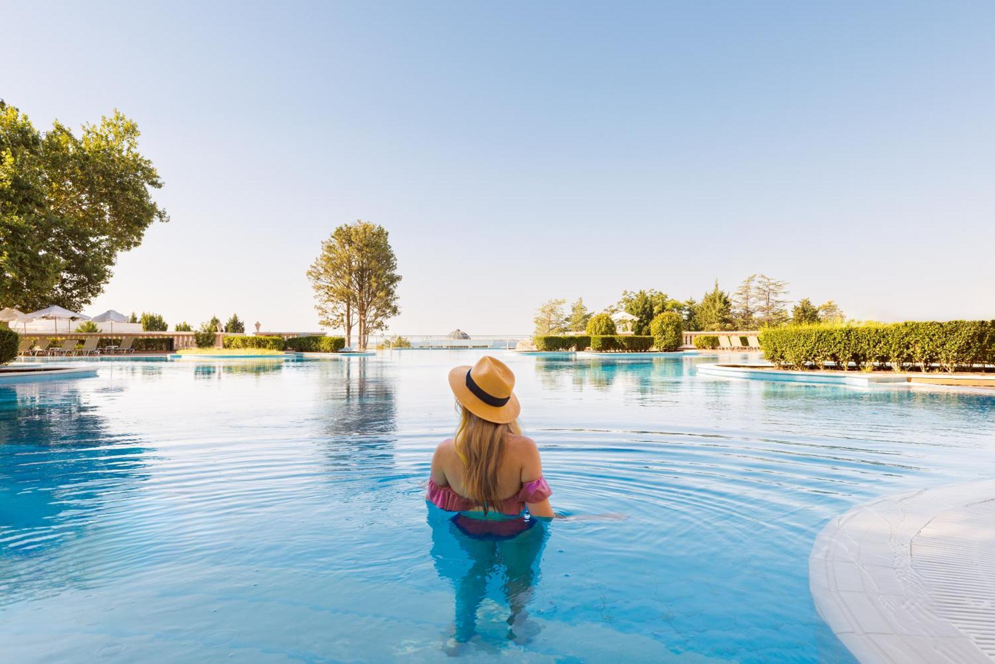 Dreams Sunny Beach Resort And Spa Dış mekan fotoğraf Infinity pool at the resort