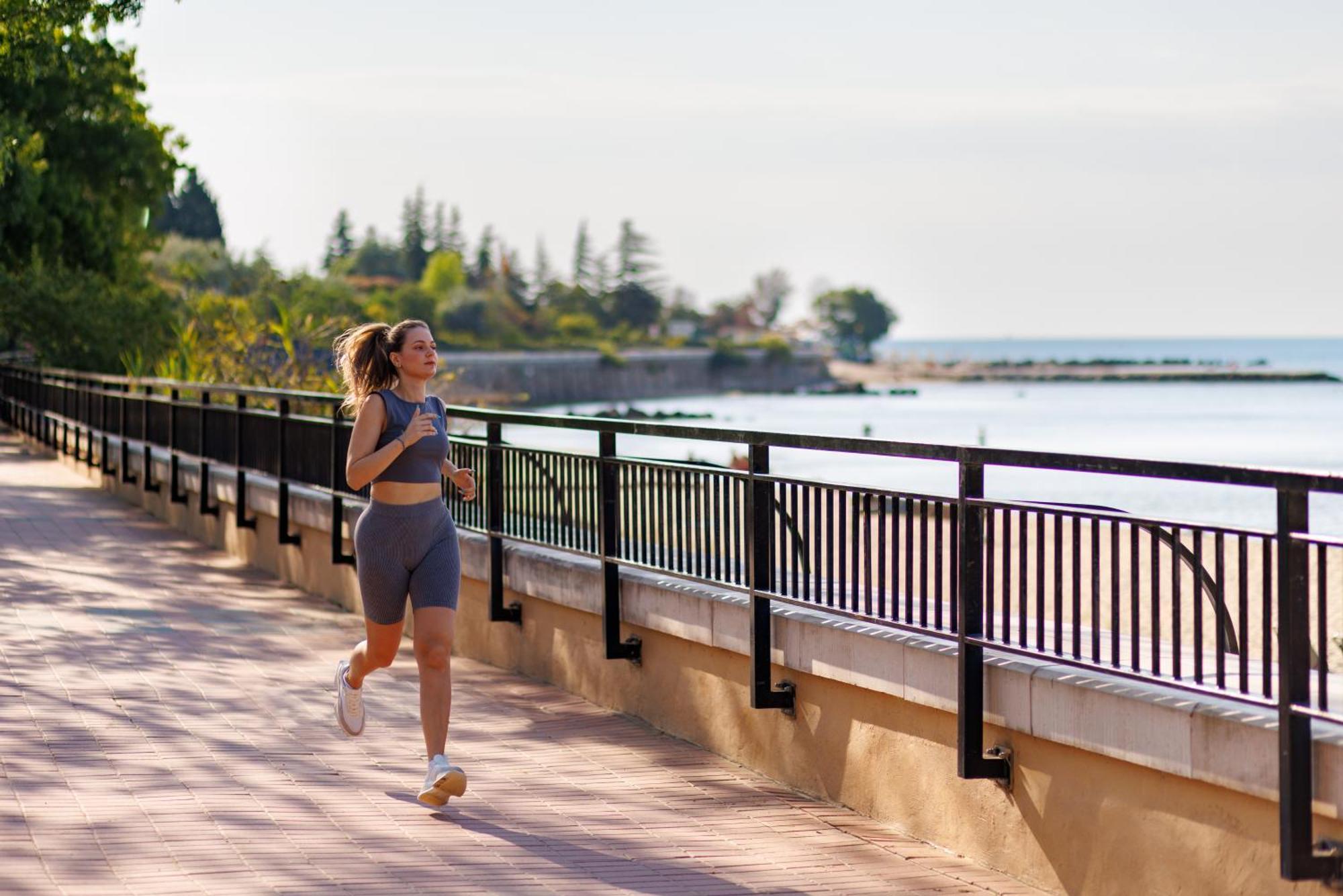 Dreams Sunny Beach Resort And Spa Dış mekan fotoğraf A woman jogging along the Lake Michigan shoreline