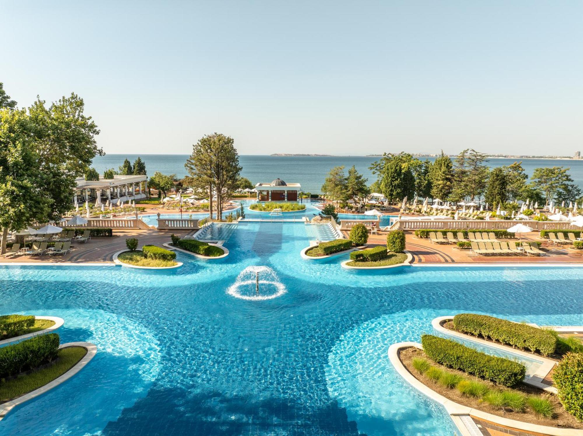 Dreams Sunny Beach Resort And Spa Dış mekan fotoğraf The swimming pool at the hotel