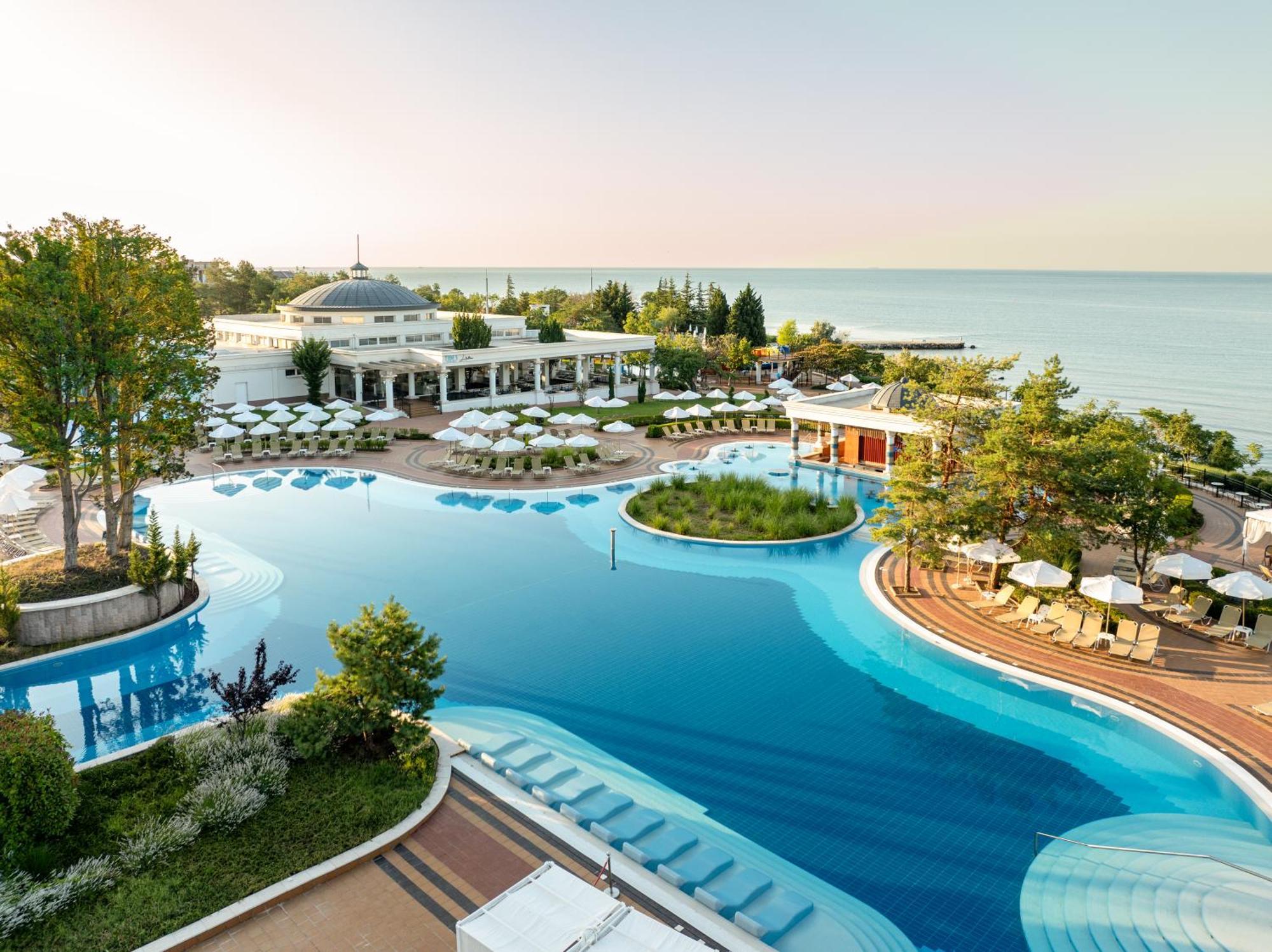 Dreams Sunny Beach Resort And Spa Dış mekan fotoğraf The resort's main pool